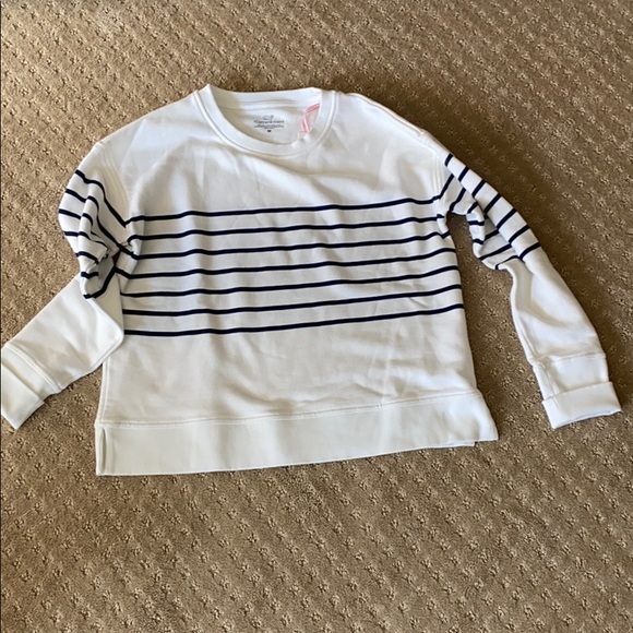 Vineyard Vines Tops - NWT Vineyard Vines sweatshirt
